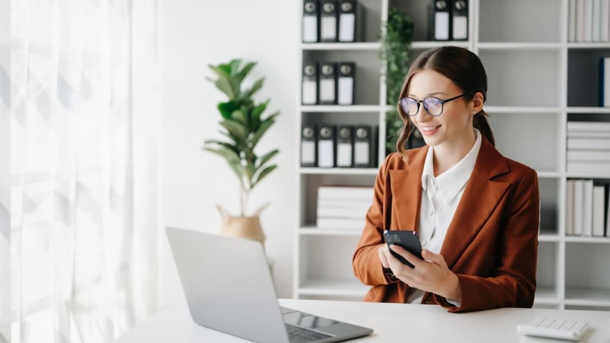 How to Transfer Money to the U.S. Safely Avoid IRS Issues in 2025 - consultantlm.com